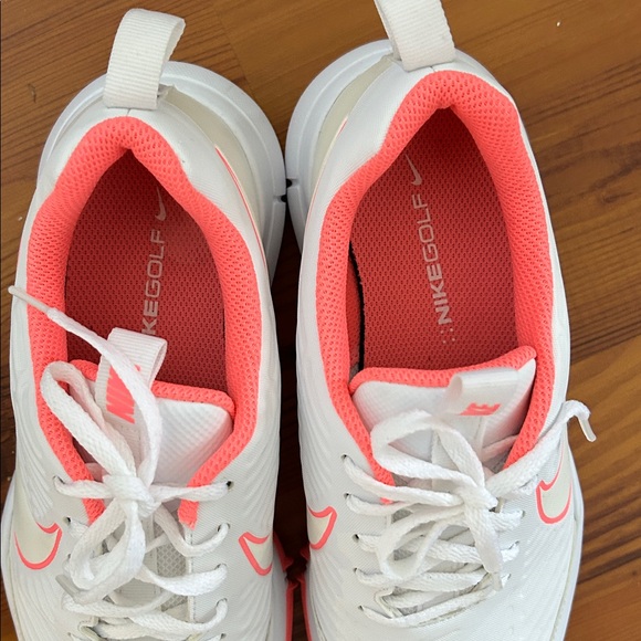 Nike Women's White pink golf sneakers almost new - Picture 9 of 9